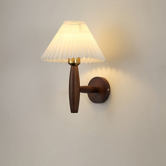 Wandlamp Hout met Plissé Kap – Retro Bedlamp in Nordic Stijl