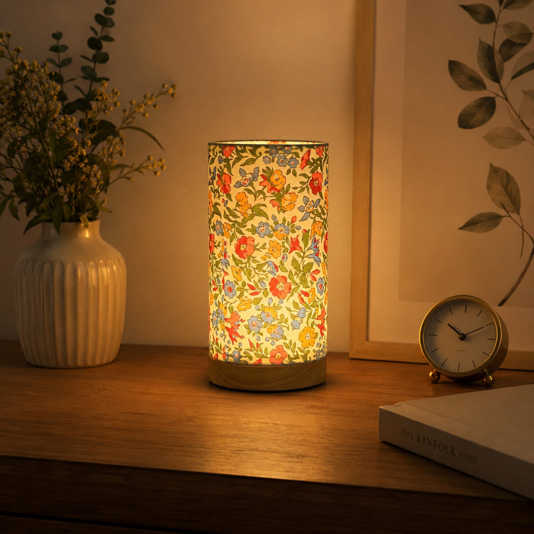 Moderne Tafellamp Hout USB – Nachtlamp met Stoffen of Bloemenkap