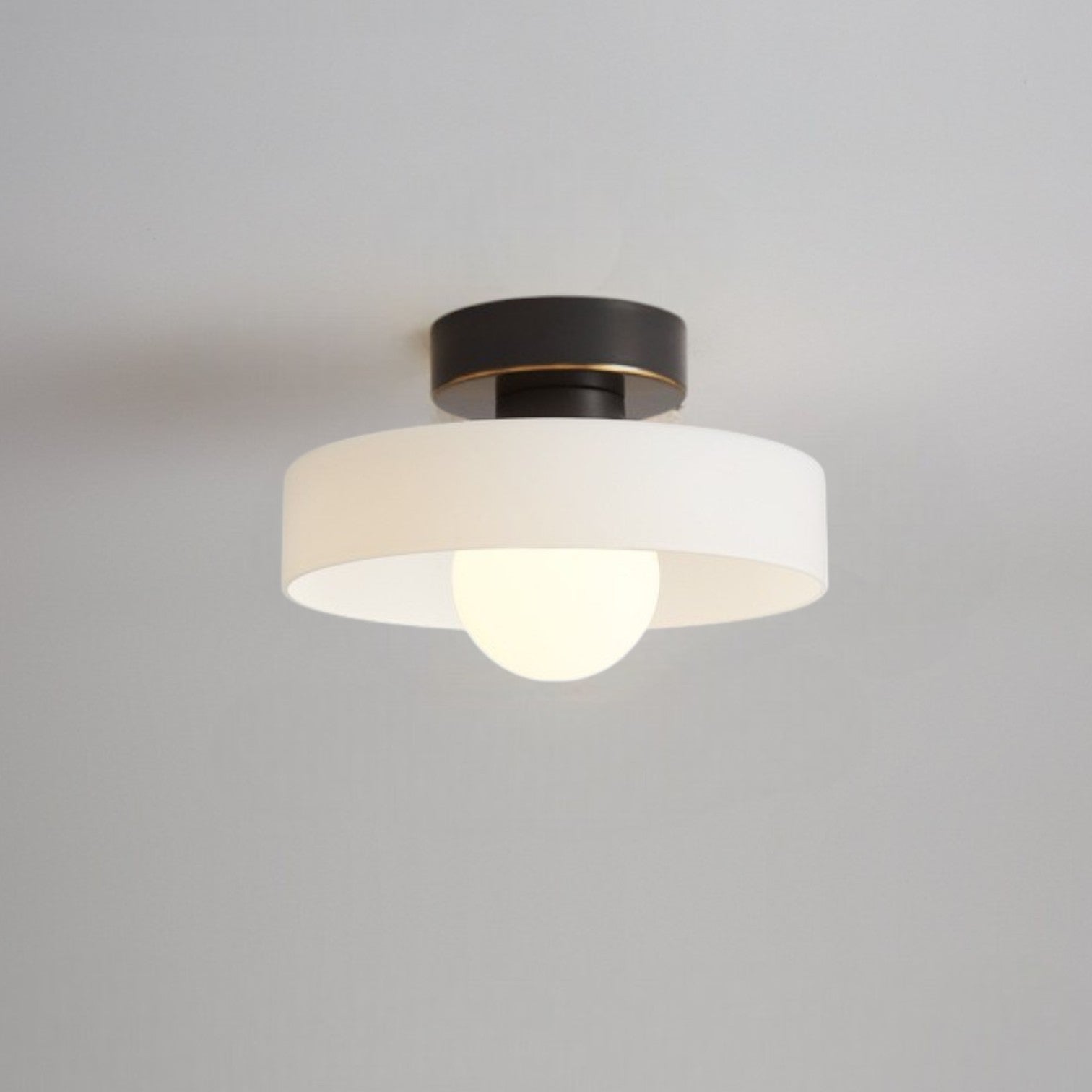Plafondlamp Bauhaus – Minimalistische Plafonnière met Messing & Glas voor Hal & Slaapkamer