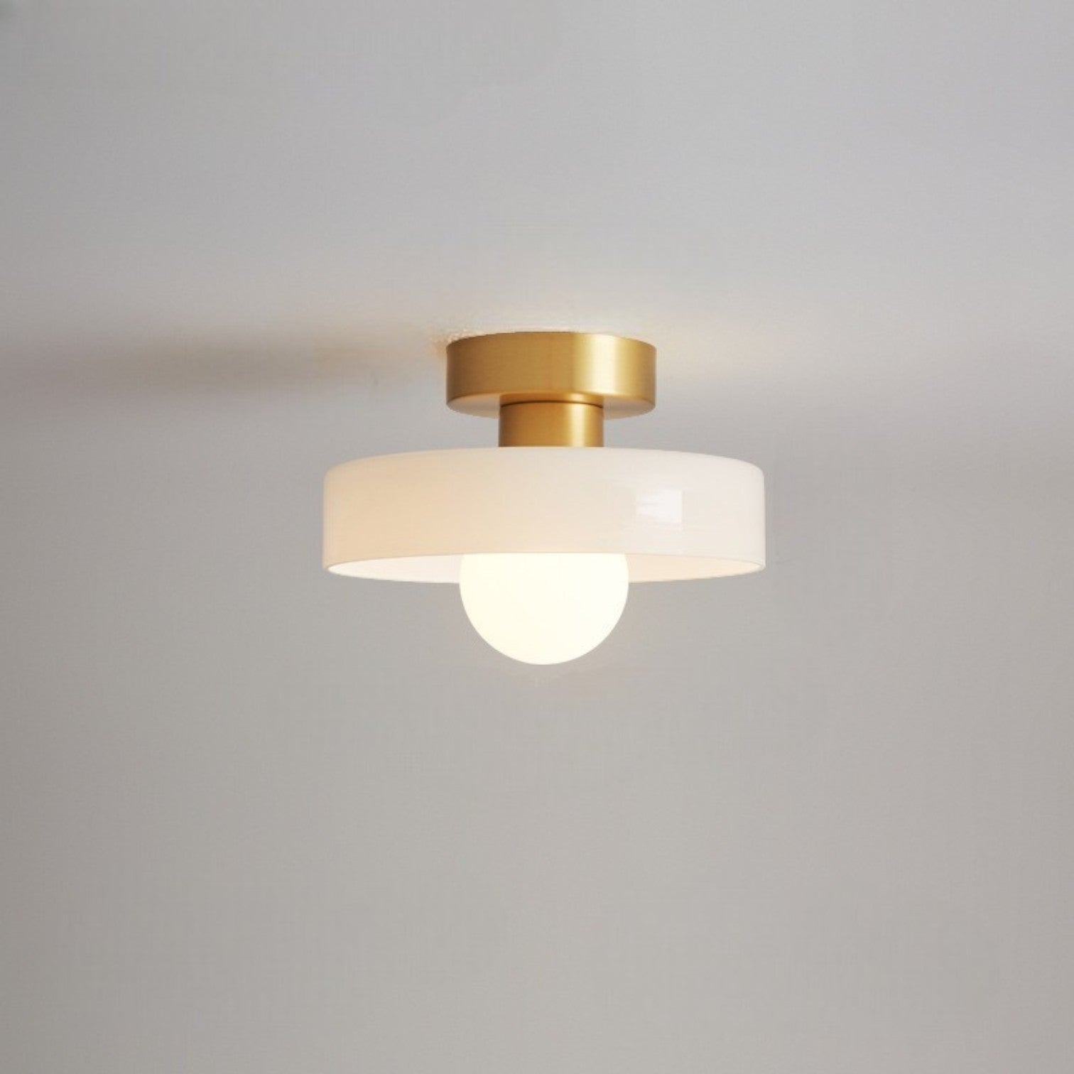 Plafondlamp Bauhaus – Minimalistische Plafonnière met Messing & Glas voor Hal & Slaapkamer