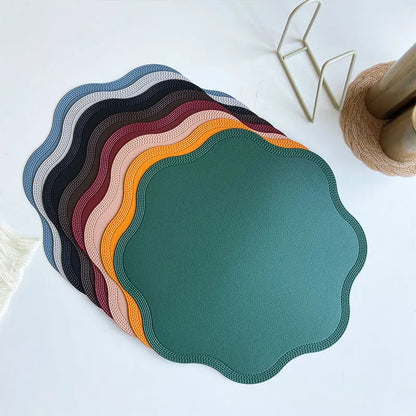 Placemats Rond Leerlook met Bloemenreliëf – Luxe Antislip Placemats, Set van 4 of 6