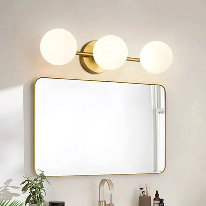 Wandlamp Drie Glazen Bollen – Nordic LED Sfeerlamp voor Woonkamer & Hal