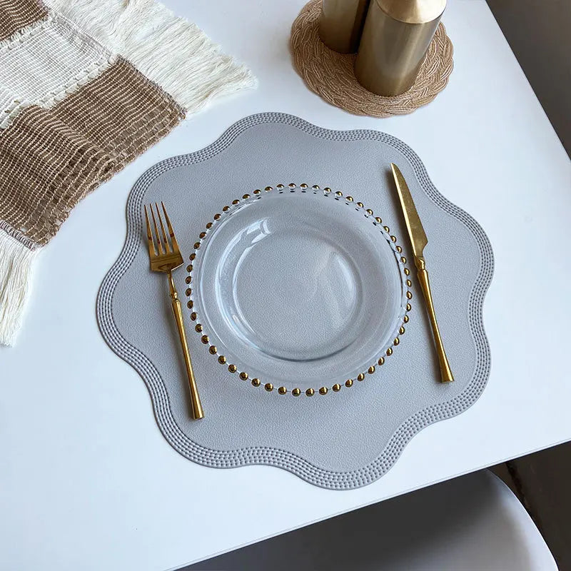 Placemats Rond Leerlook met Bloemenreliëf – Luxe Antislip Placemats, Set van 4 of 6