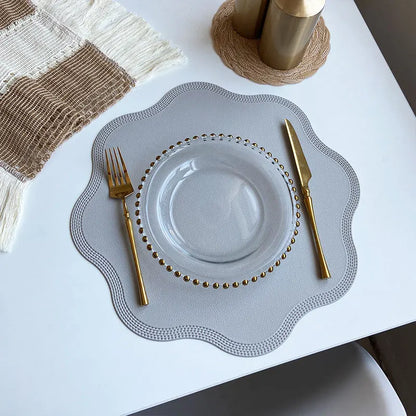 Placemats Rond Leerlook met Bloemenreliëf – Luxe Antislip Placemats, Set van 4 of 6