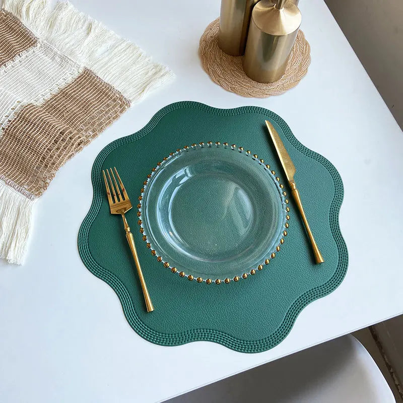 Placemats Rond Leerlook met Bloemenreliëf – Luxe Antislip Placemats, Set van 4 of 6