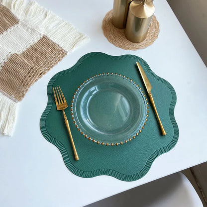 Placemats Rond Leerlook met Bloemenreliëf – Luxe Antislip Placemats, Set van 4 of 6