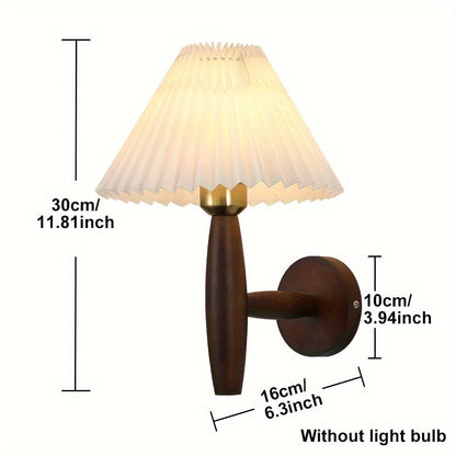 Wandlamp Hout met Plissé Kap – Retro Bedlamp in Nordic Stijl