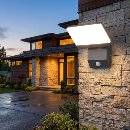 Buitenlamp met bewegingssensor op gevel