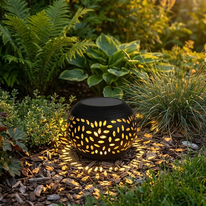 Decoratieve solar tuinlamp in border