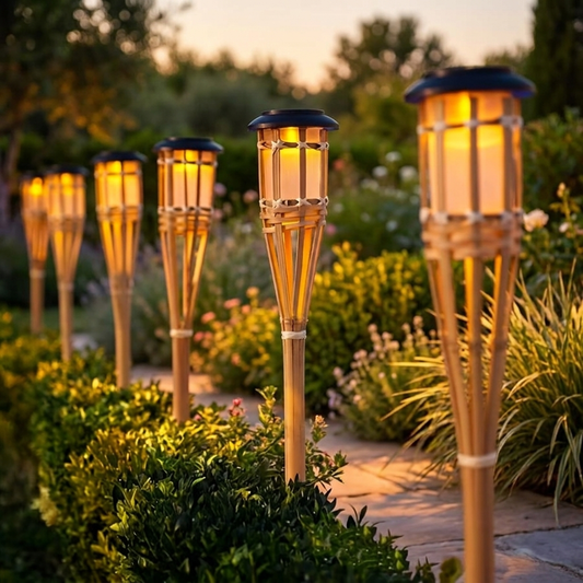 Solar fakkels met vlameffect in tuin