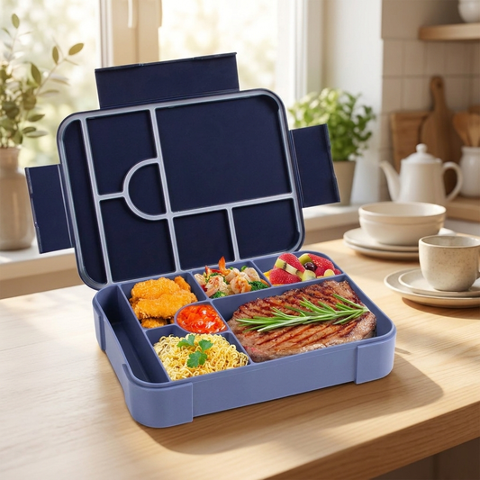 Grote bento lunchbox met verse maaltijd