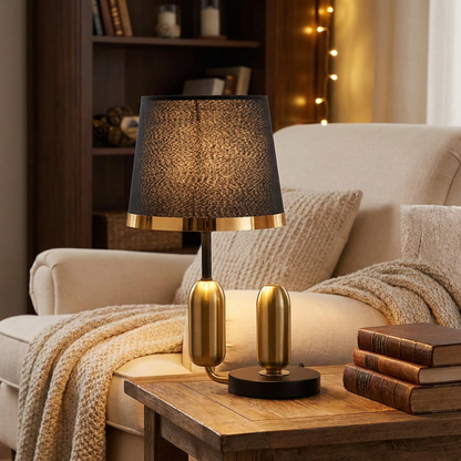 Zwart-gouden vintage tafellamp in woonkamer