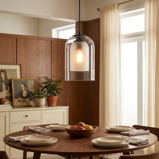 Mid-century dubbel glas hanglamp boven eettafel