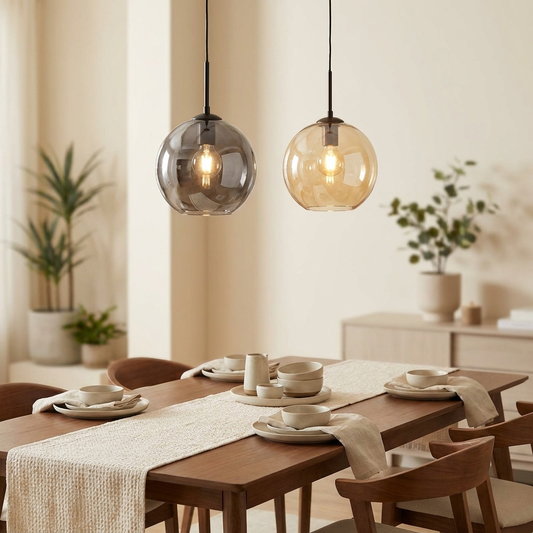 Glazen bol hanglamp rookglas boven eettafel