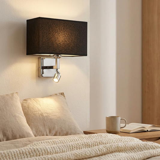 Wandlamp met leeslamp naast bed