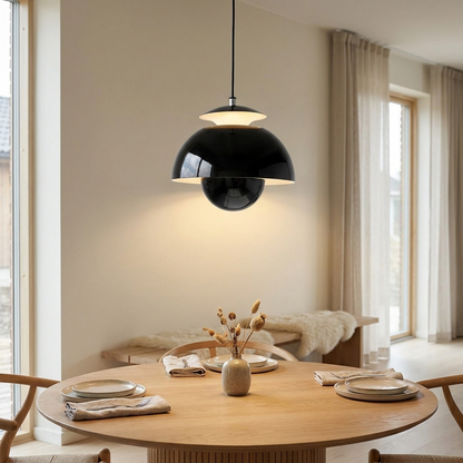 Scandinavische LED hanglamp boven eettafel