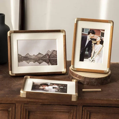 Fotolijst Hout Staand – Vintage Fotolijst met Houtlook & Messing Detail